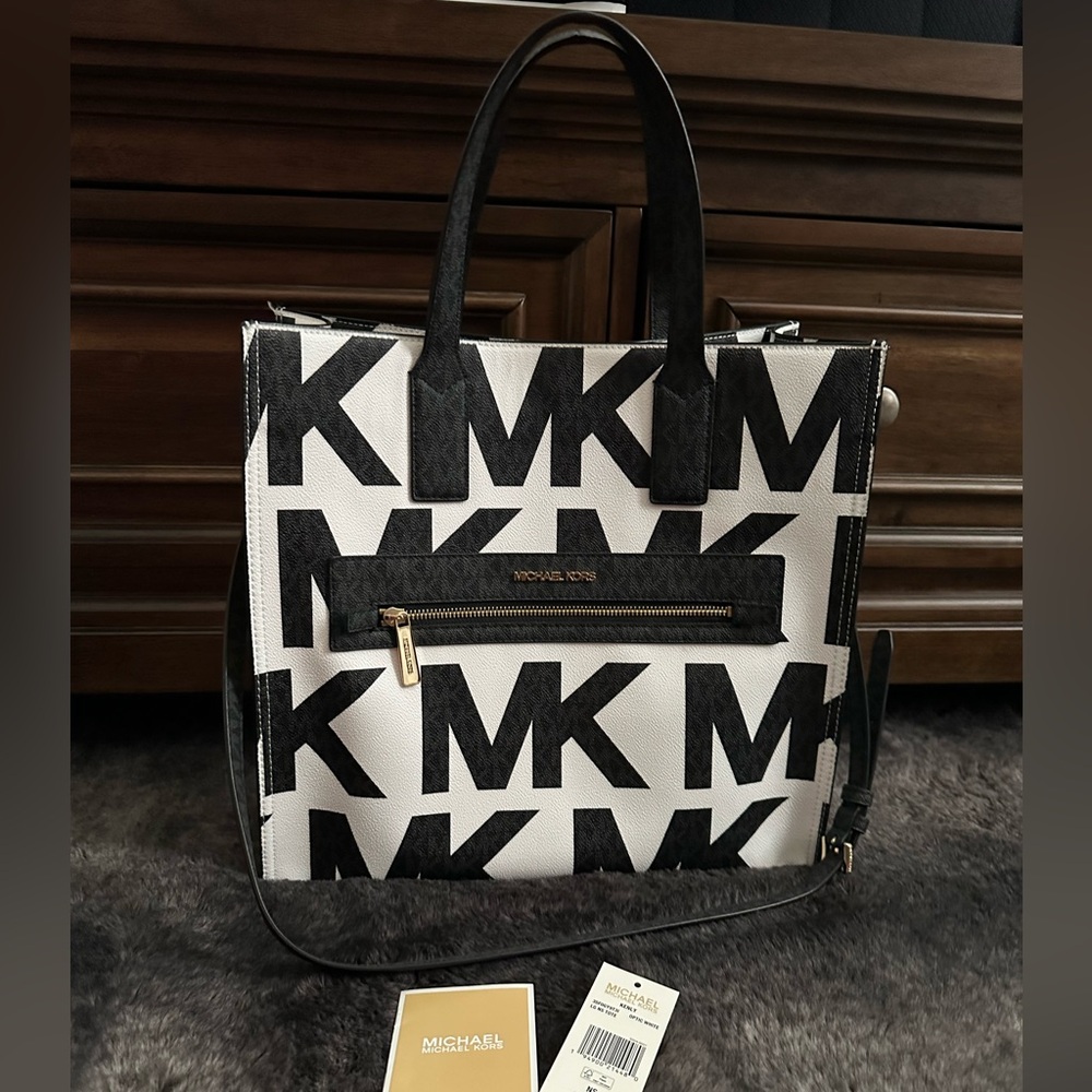 Michael Kors Kenly Large Graphic MK Signature Tote LIKE NEW